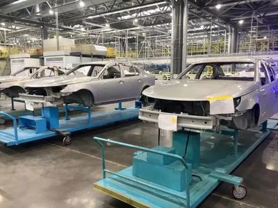 首款電動(dòng)車(chē)天津工廠下線,國(guó)能汽車(chē)布局新能源產(chǎn)業(yè)生態(tài)鏈_鳳凰網(wǎng)汽車(chē)_鳳凰網(wǎng)